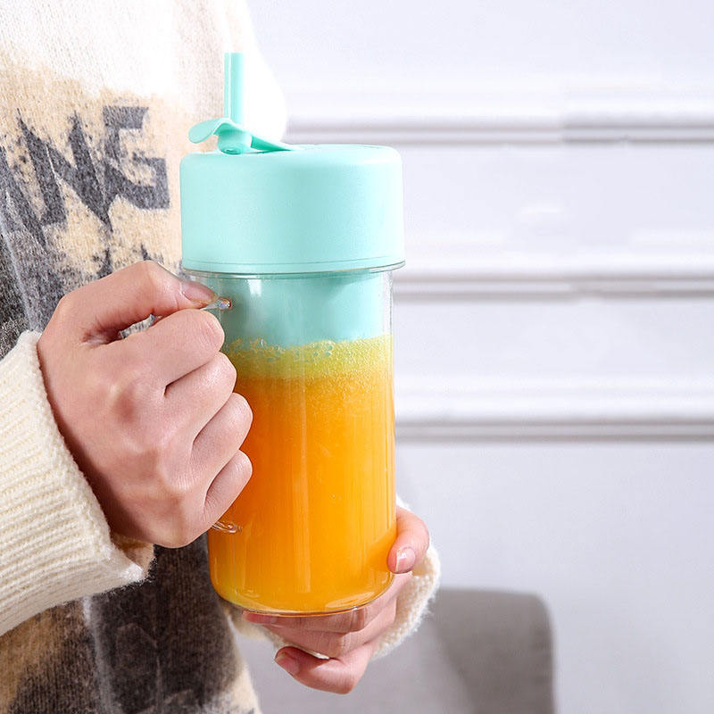 Portable Electric Mini Juicer Cup with Straw